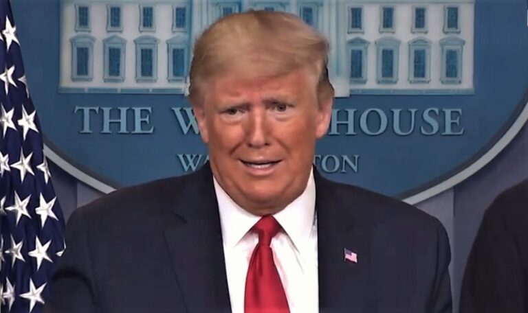 Trump répond à la décision de la Cour suprême protégeant les droits des travailleurs LGBTQ