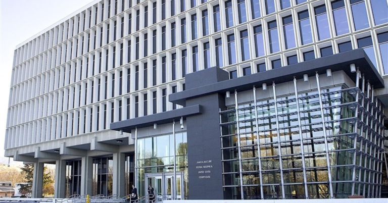 Les avocats qui se disputent l’interdiction des transsexuels dans l’Idaho passent leur journée devant les tribunaux