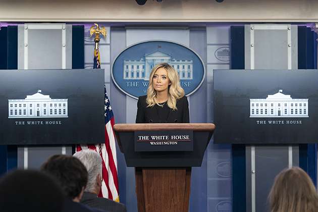 Kayleigh McEnany lors d'un point de presse à la Maison Blanche.