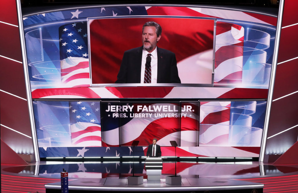 Le président de la Liberty University, Jerry Falwell Jr, prononce un discours lors de la session du soir du quatrième jour de la Convention nationale républicaine en 2016