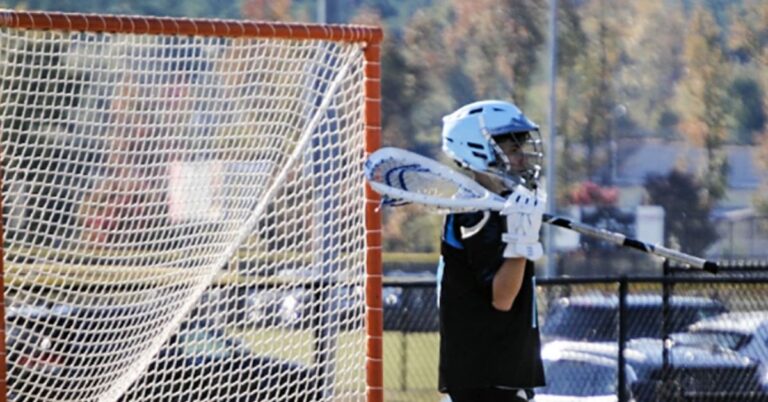 Pour le joueur de crosse trans du lycée, jouer avec des garçons était libérateur