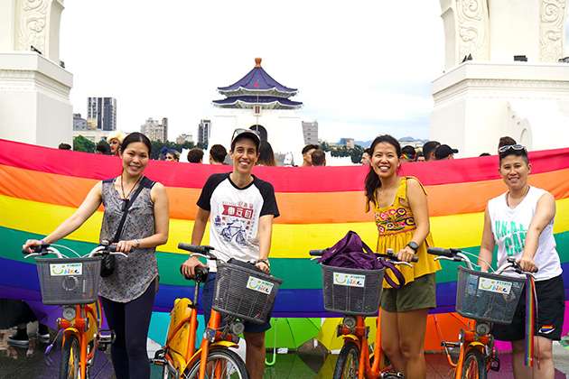 Cyclistes Asia Rainbow Ride.