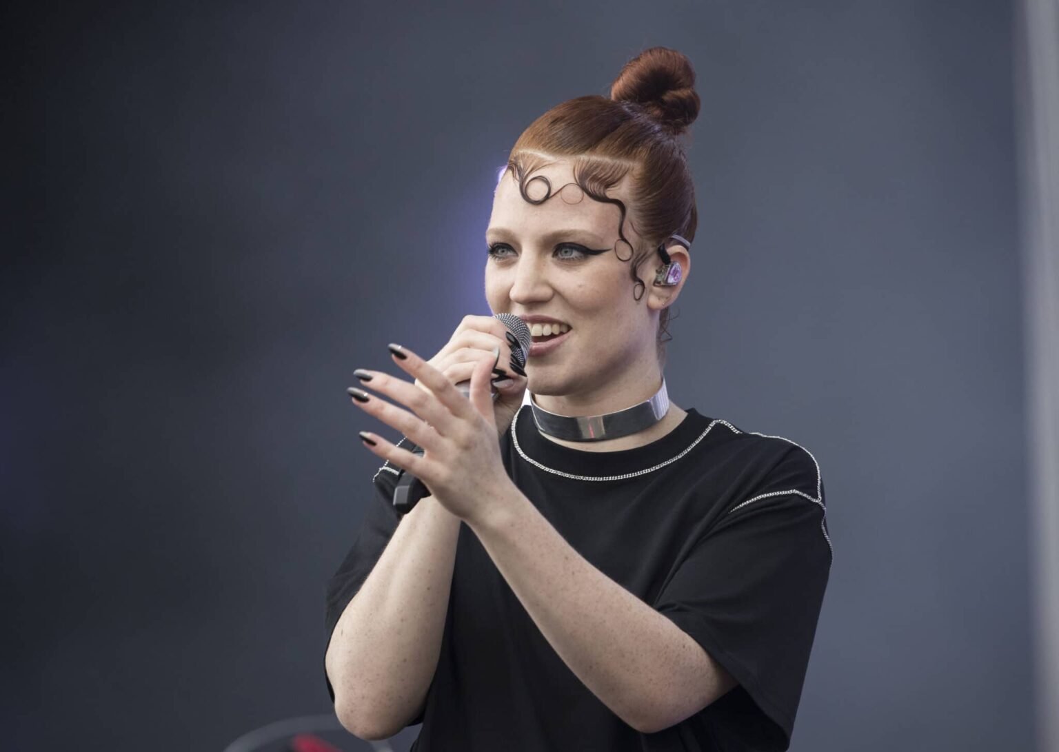 Jess Glynne « quitte les réseaux sociaux après avoir été trollée » suite à une insulte anti-trans