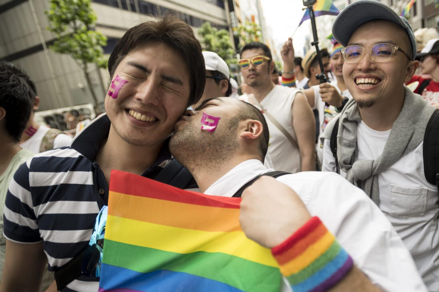 Le quartier de Tokyo commence à certifier les couples LGBT et leurs enfants