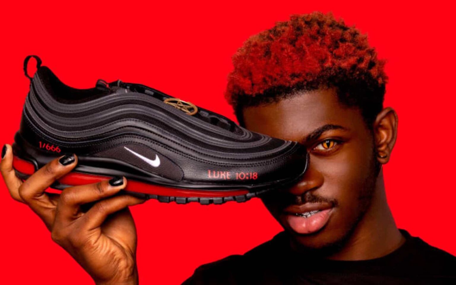 Lil Nas X s’attaque aux « nerds » après que le juge bloque les chaussures Satan dans un costume Nike