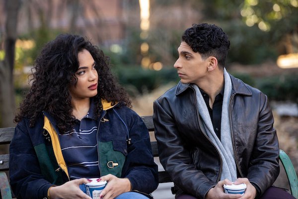 Annelise Cepero comme Jimena, Angel Bismark Curiel comme Lil Papi sur POSE - "Quelque chose d'emprunté, quelque chose de bleu" - Saison 3, épisode 5. 