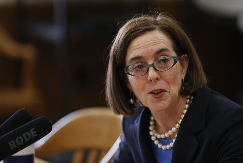 Le gouverneur de l'Oregon signe un projet de loi interdisant la défense contre le meurtre «panique» des homosexuels et des trans