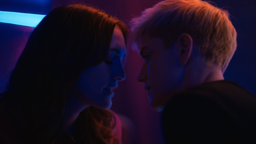 Mae Martin sur Feel Good, Elliot Page et être non binaire