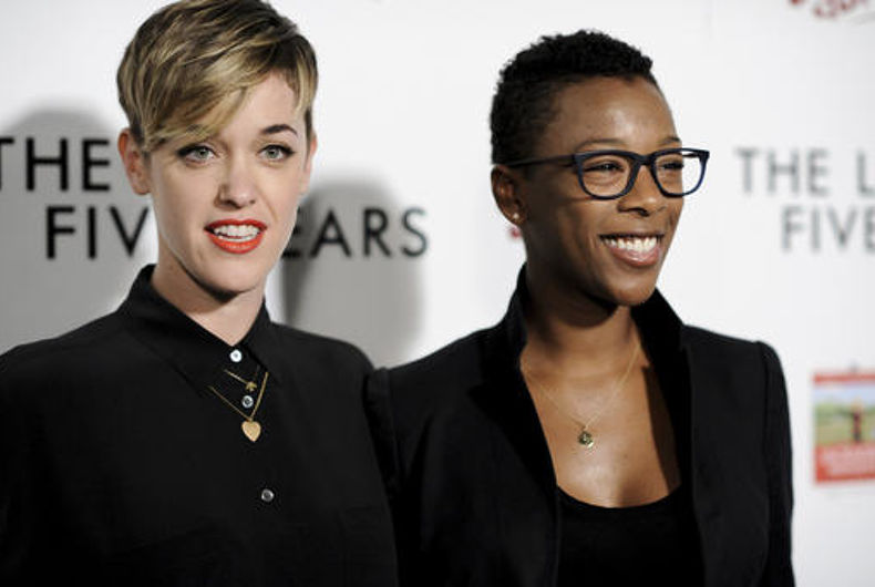 FILE - Dans cette photo du 11 février 2015, Lauren Morelli, à gauche, et Samira Wiley arrivent à la première de LA 