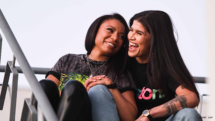Jessica Aguilar et Shalita Grant & nbsp; posent pour le photographe James Law