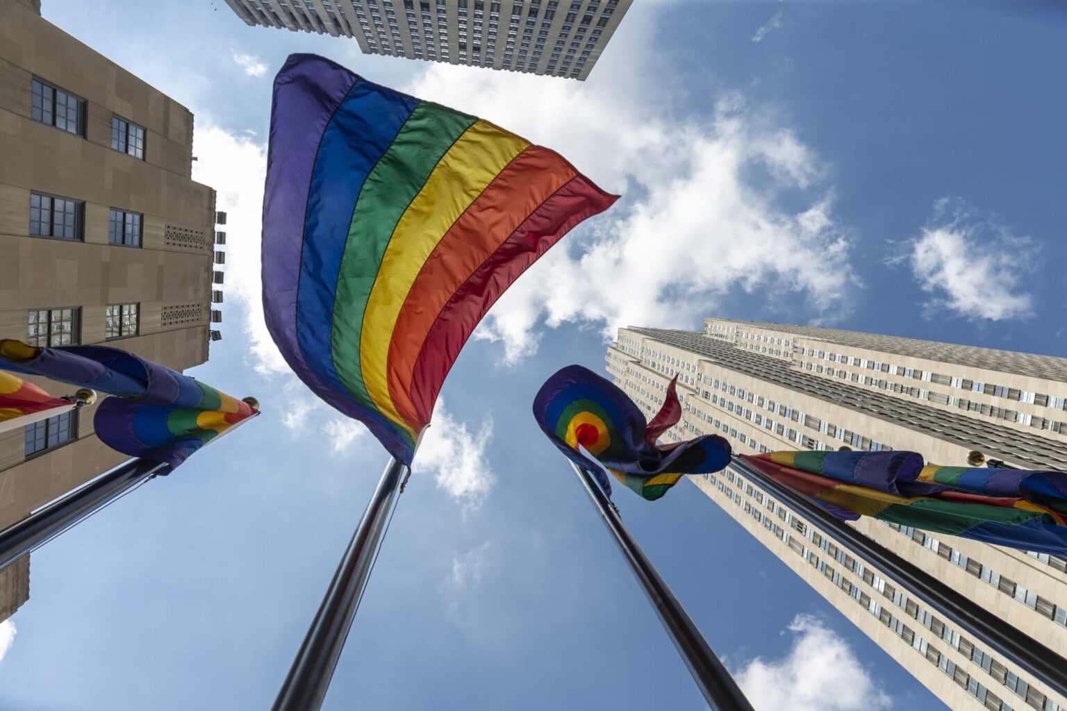 L’État de New York se rapproche de l’auto-identification pour les personnes trans