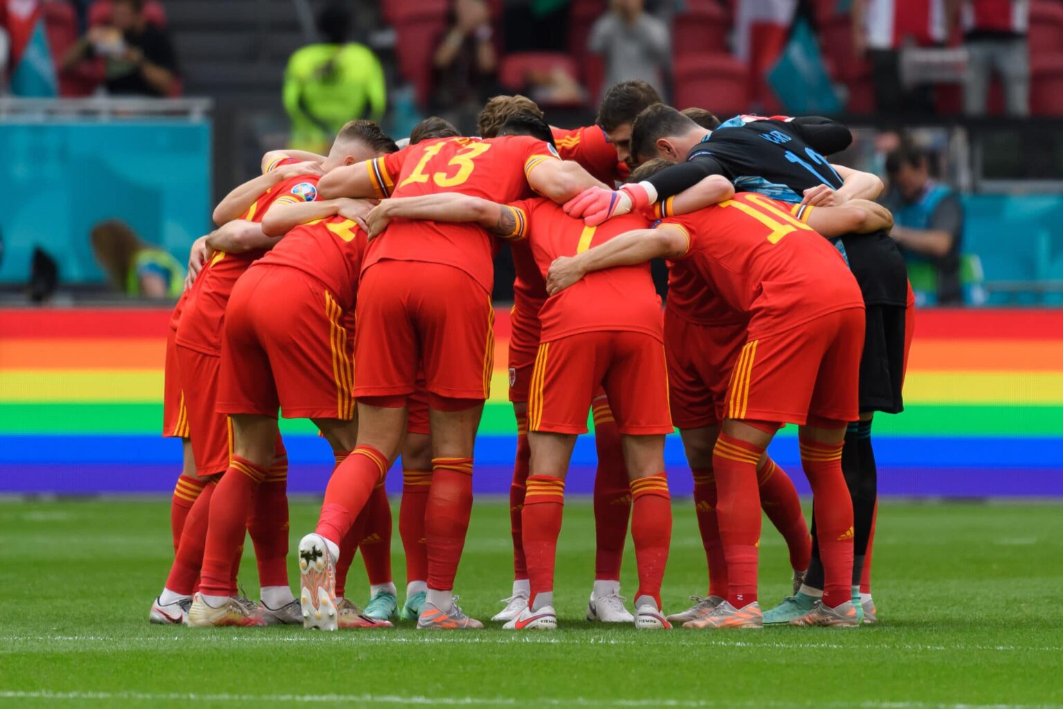 L’UEFA approuve les publicités arc-en-ciel sur le terrain pour le match de l’Euro 2020 en Hongrie