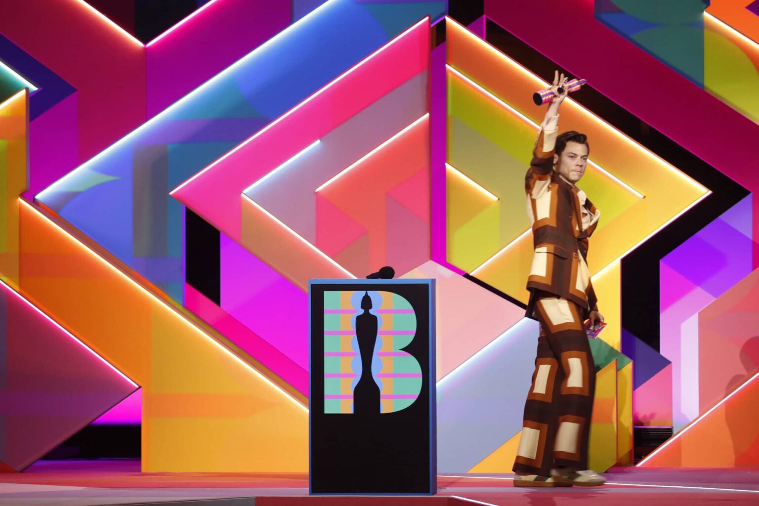 Harry Styles semble lancer une ligne de beauté. Voici ce que nous savons