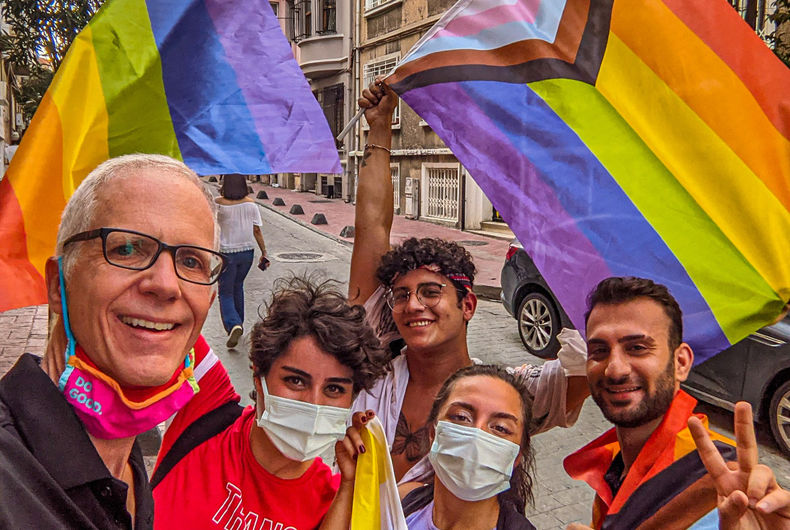 Un groupe de fiers marcheurs de la fierté à Istanbul, en Turquie, le 26 juin 2021.