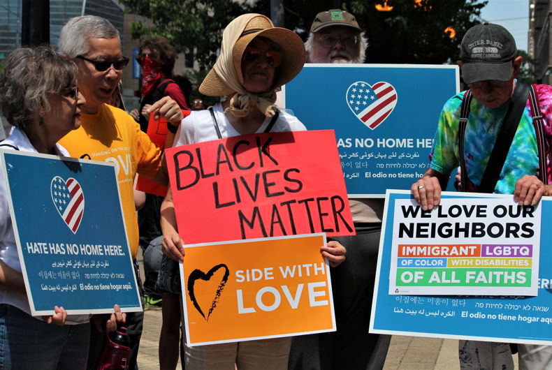 Dayton, OH 25 mai 2019 : 600 manifestants se sont présentés pour se rassembler contre 9 membres du KKK de l'Indiana qui manifestaient dans le centre-ville