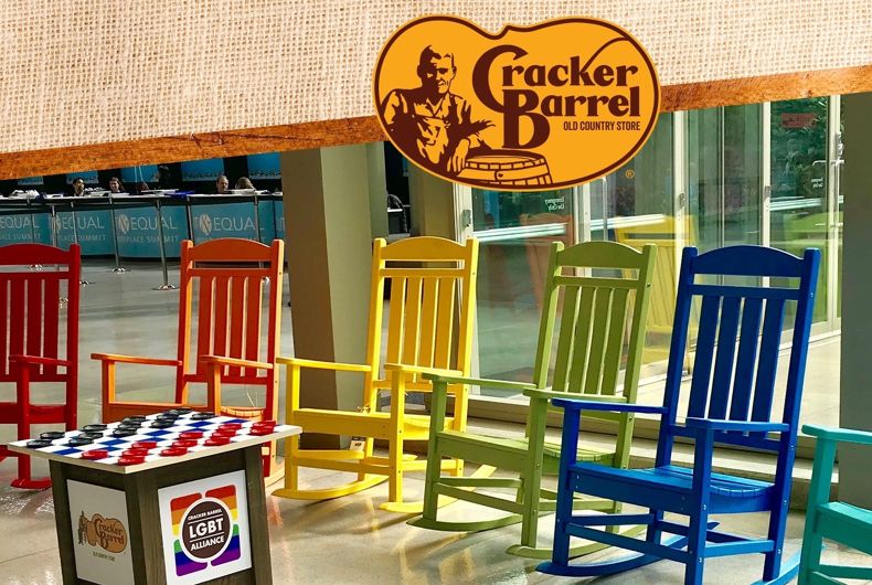 Même Cracker Barrel se lance dans le Pride Month.