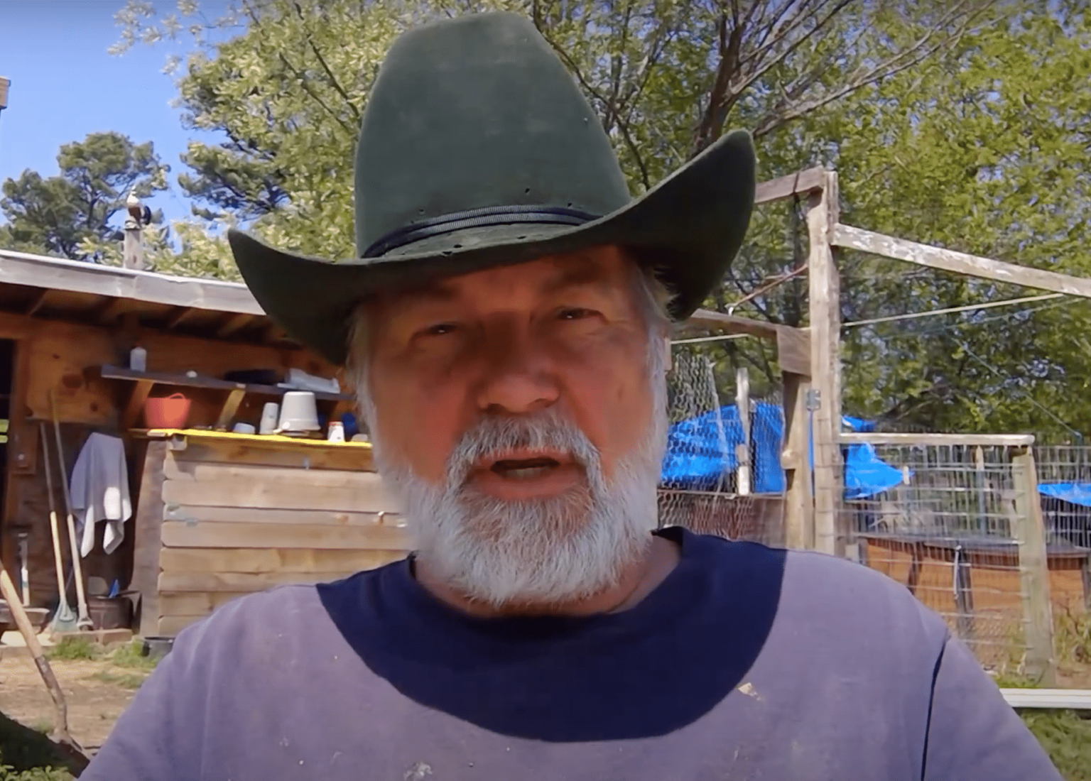 Un pasteur homophobe insiste sur le fait que Q dans LGBTQ signifie « reQruits »