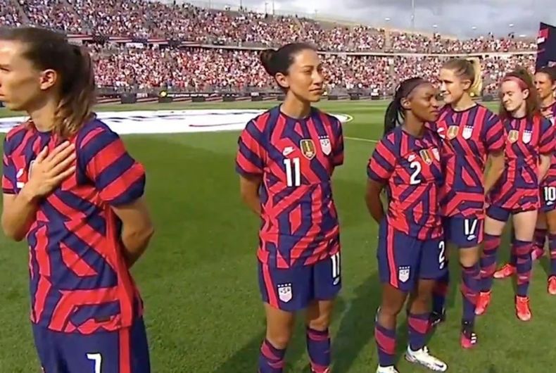 Équipe des États-Unis de football féminin, hymne national, manifestation