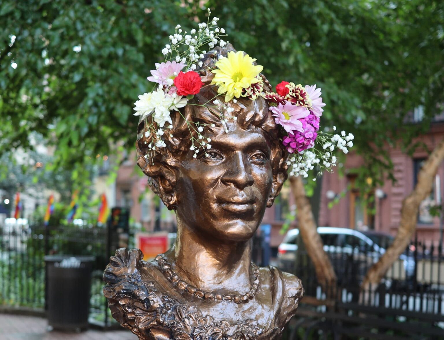 La statue de Marsha P Johnson érigée par des militants dans le parc de New York