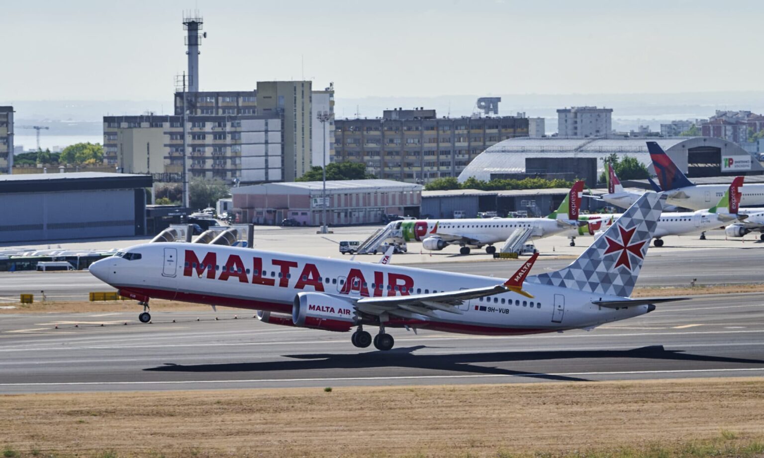 Air Malta abandonne le langage sexospécifique : « Attention à tous les passagers »