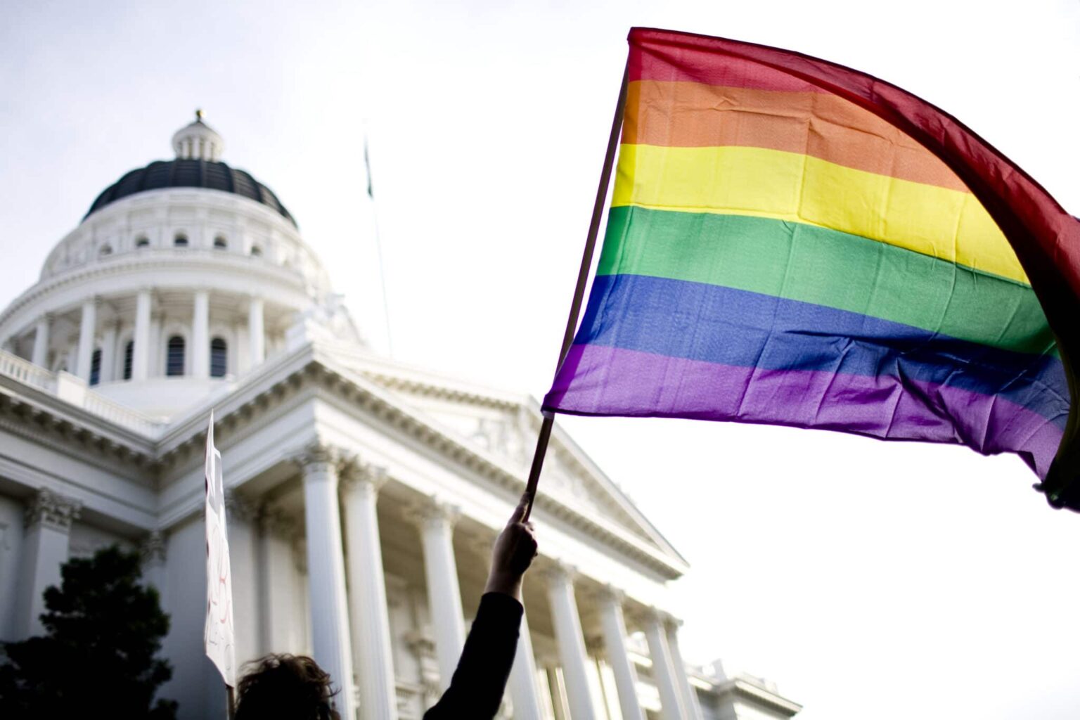 La Californie adopte le premier projet de loi sur les morts violentes de personnes LGBT+