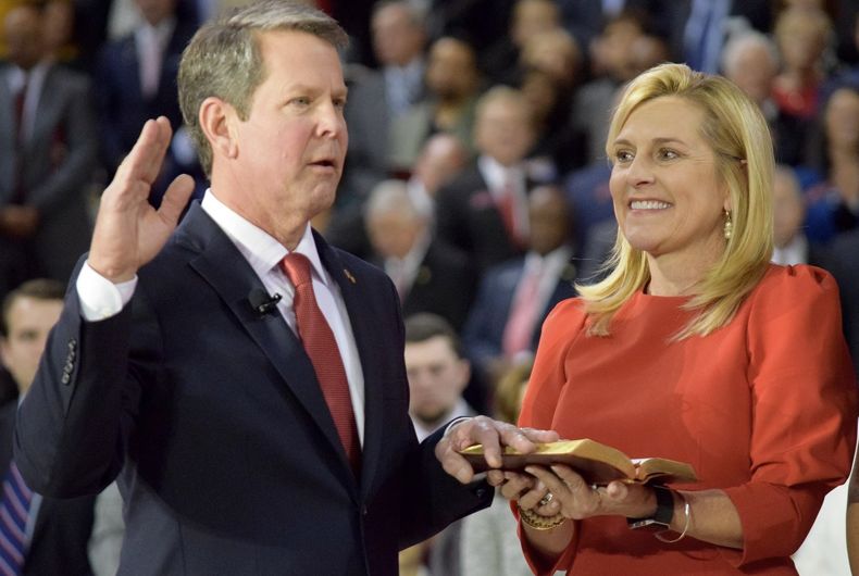 Brian Kemp prêtant serment en tant que gouverneur avec sa femme Marty.