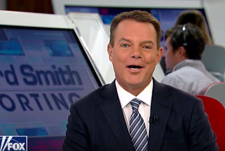 Shep Smith sourit alors qu'il annonce son départ de Fox News.