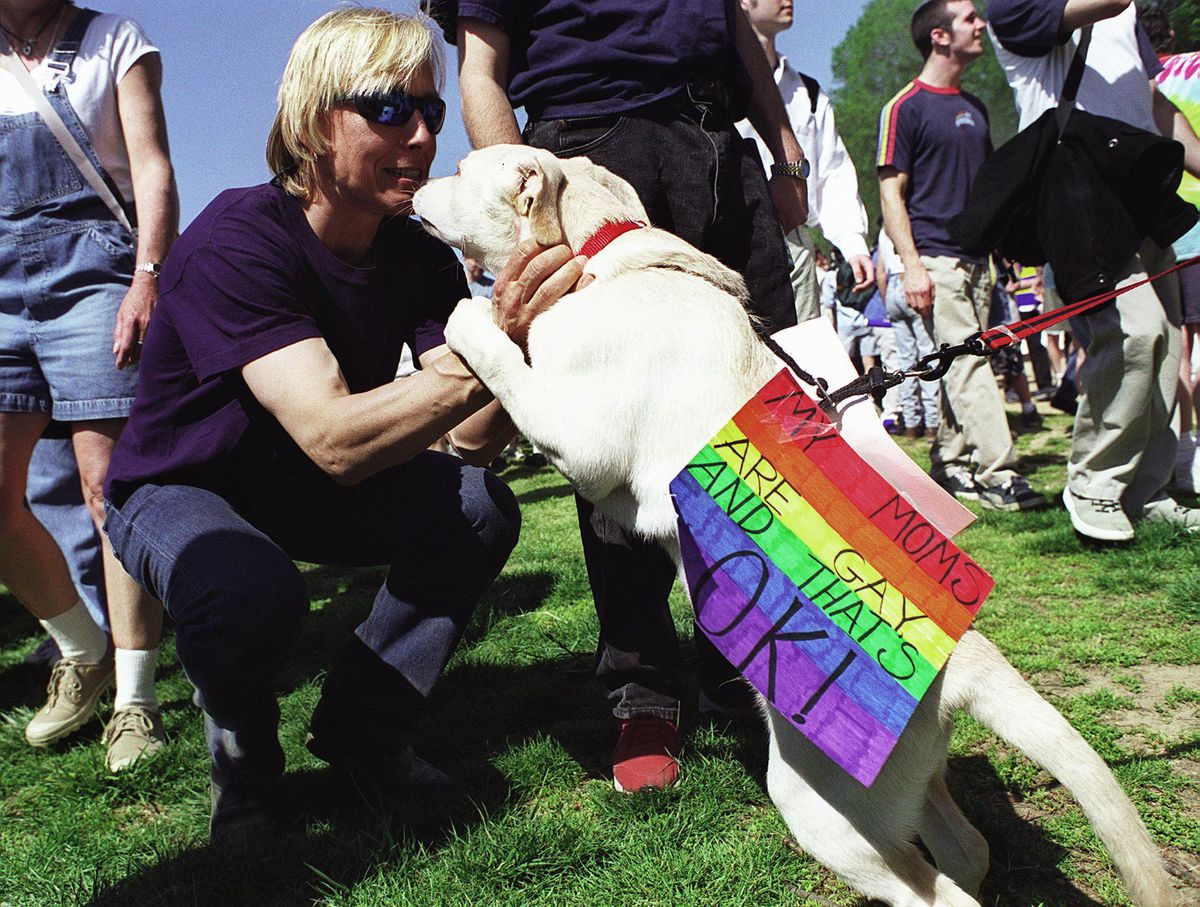 La légende du tennis américain Martina Navratilova joue avec un