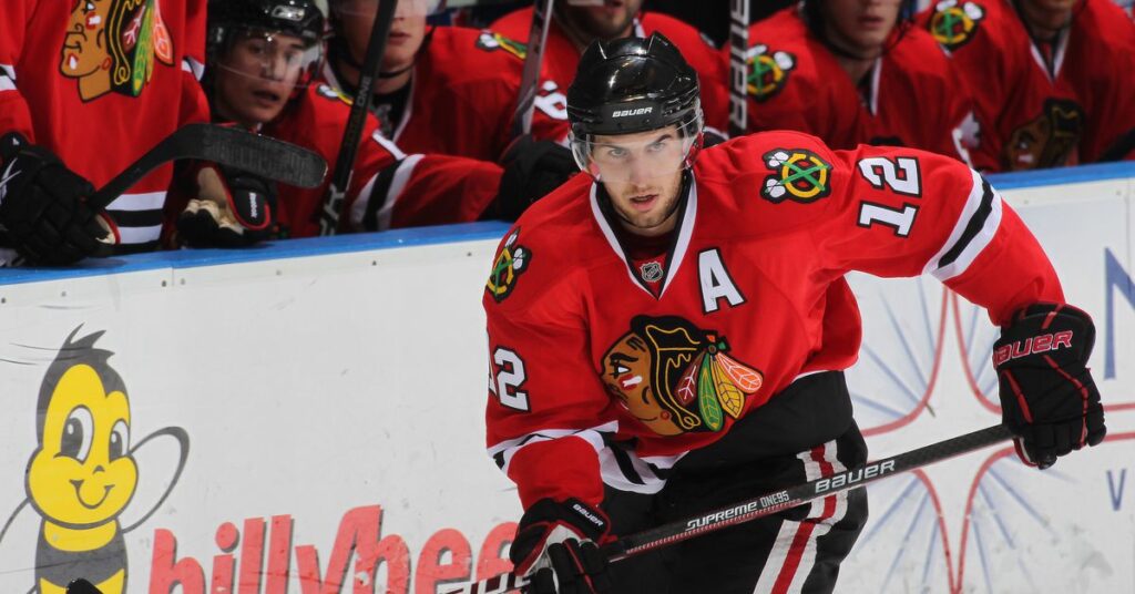 Kyle Beach, ancien joueur des Blackhawks, fait preuve de bravoure en se présentant