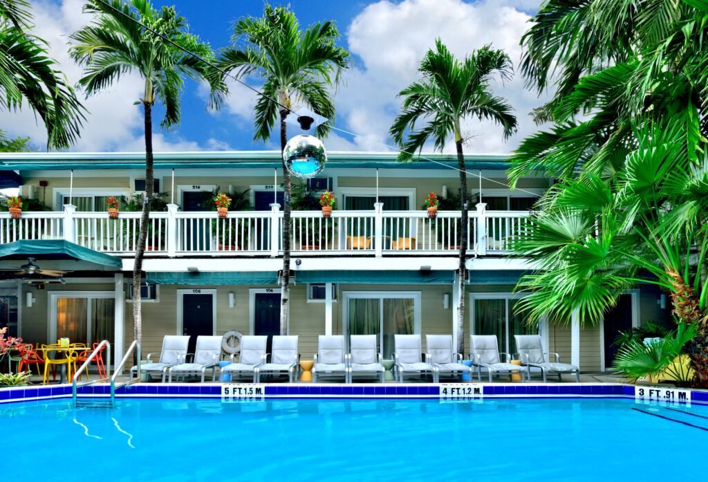 Chambres au bord de la piscine à Island House à Key West.