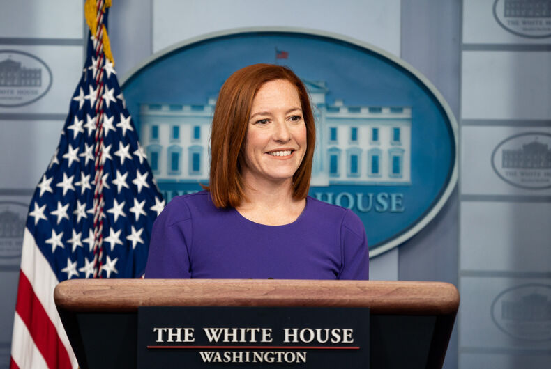 L'attachée de presse Jen Psaki répond aux questions des membres de la presse le mercredi 24 février 2021, dans la salle de presse James S. Brady de la Maison Blanche.  (Photo officielle de la Maison Blanche par Chandler West)