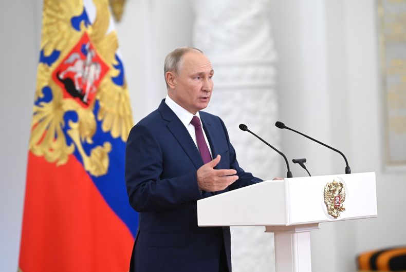 Le président Vladimir Poutine prononce un discours devant les membres de l'équipe olympique russe pour les Jeux olympiques d'été de 2020 à Tokyo le 30 juin 2021