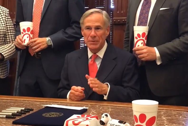 Greg Abbott entouré de Chick-fil-A
