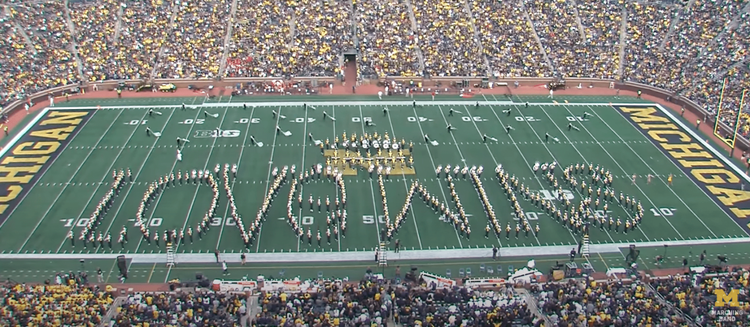 La fanfare de l’Université du Michigan l’emporte sur la haine au spectacle de la mi-temps