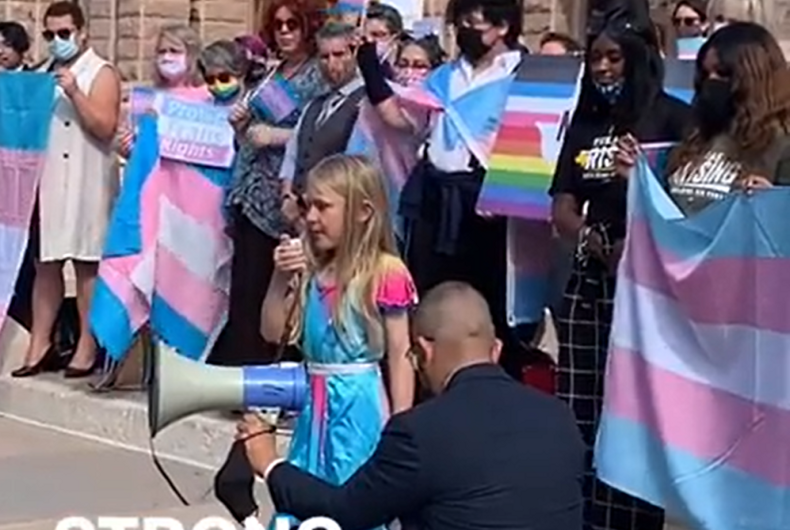 Kai Shapley inspirant des militants trans à l'Assemblée législative de l'État du Texas le 6 octobre 2021