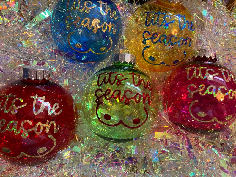 Seins les boules de la saison.  (Etsy/BrightenUpUK)