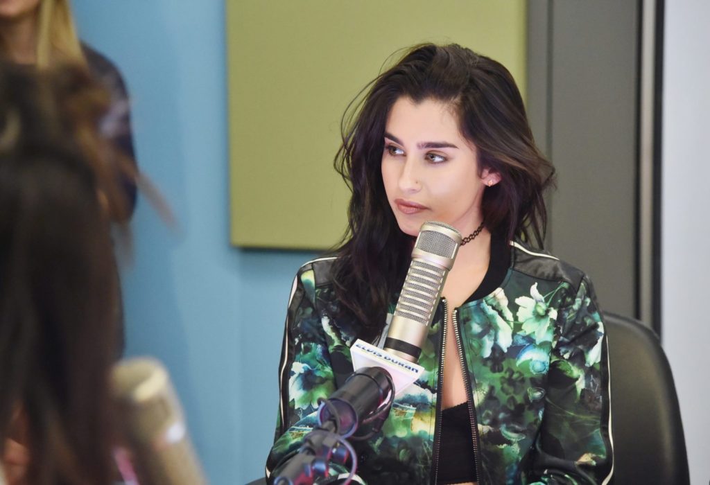 NEW YORK, NY - 26 FÉVRIER : la chanteuse Lauren Jauregui de Fifth Harmony en visite "L'émission du matin Elvis Duran Z100" au Z100 Studio le 26 février 2016 à New York.  (Photo de Mike Coppola/Getty Images)