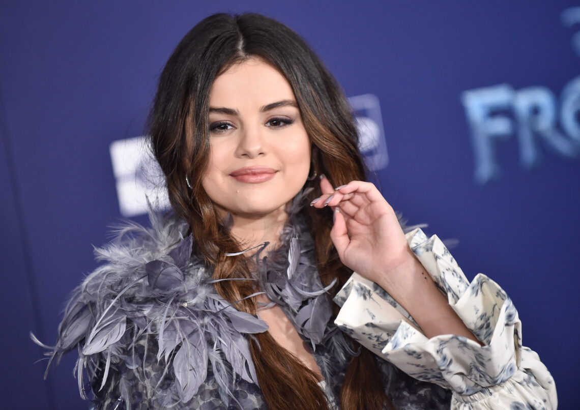 Selena Gomez arrive pour la première de 'Frozen II' le 07 novembre 2019 à Hollywood, CA