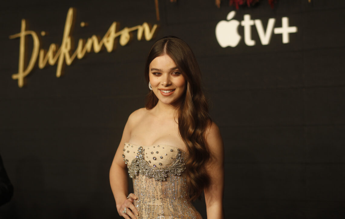 New York, NY / US - 17 octobre 2019 : Hailee Steinfeld assiste à la première tapis rouge de DICKINSON d'Apple