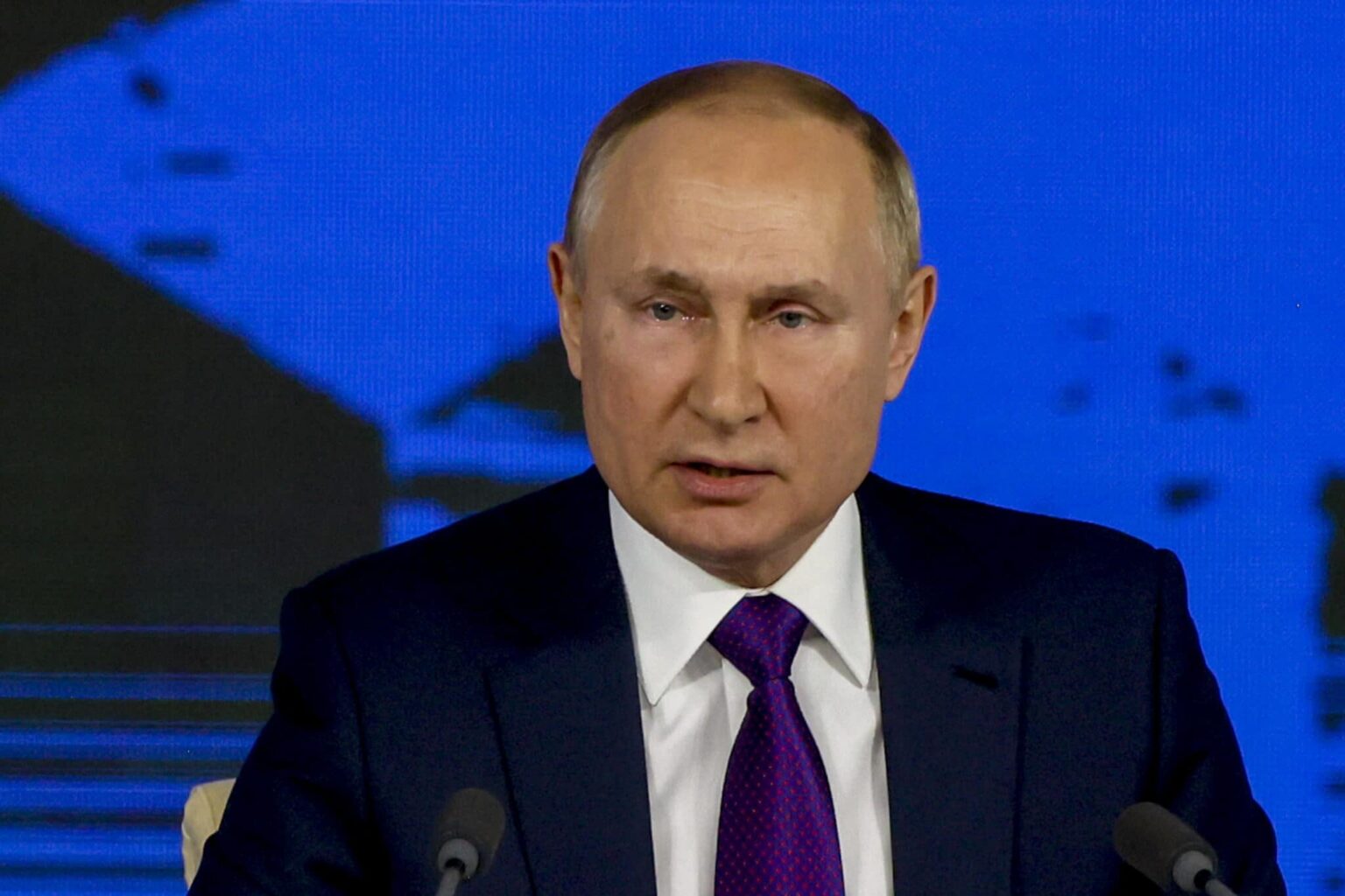 Vladimir Poutine utilise un discours annuel de quatre heures pour attaquer les personnes trans