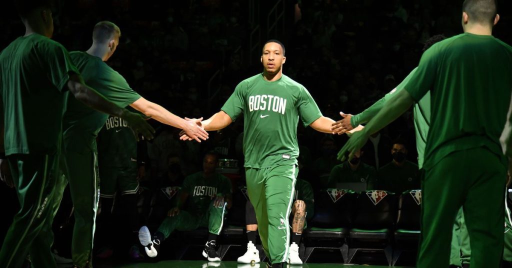 Grant Williams a montré son soutien à ses amis LGBTQ lors de la Pride Night