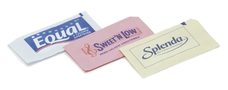 Sachets de Splenda, Sweet'N Low et Equal.