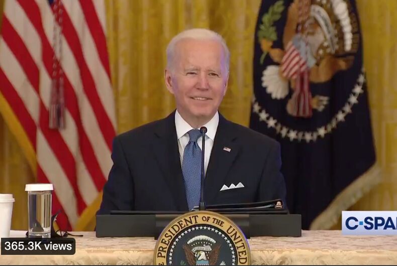 Le président Joe Biden a été surpris en train d'appeler le journaliste de Fox Peter Doocy un "stupide fils de pute" sur un micro chaud lors d'une séance photo