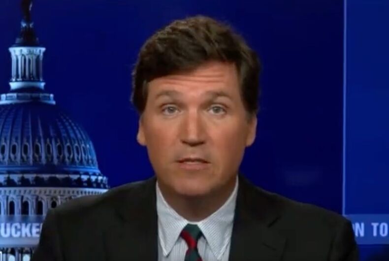 Tucker Carlson dit aux téléspectateurs qu'il veut voir les testicules enflés d'un homme pour posséder les libs
