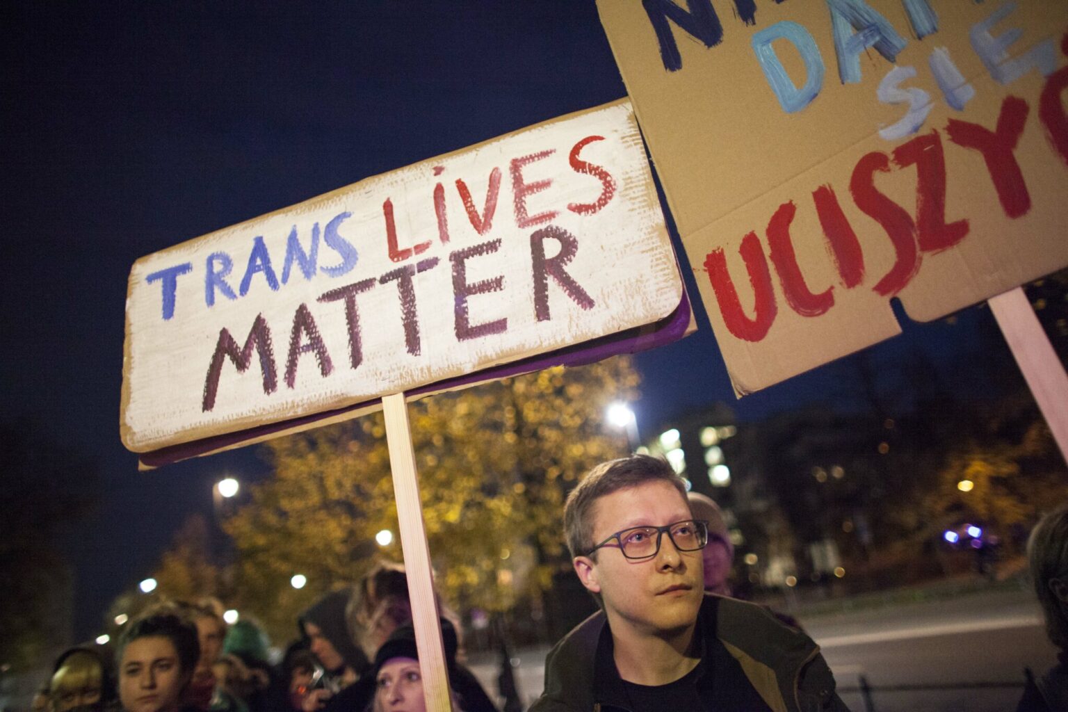 Des législateurs cruels introduisent une série de projets de loi anti-trans dans les États des États-Unis