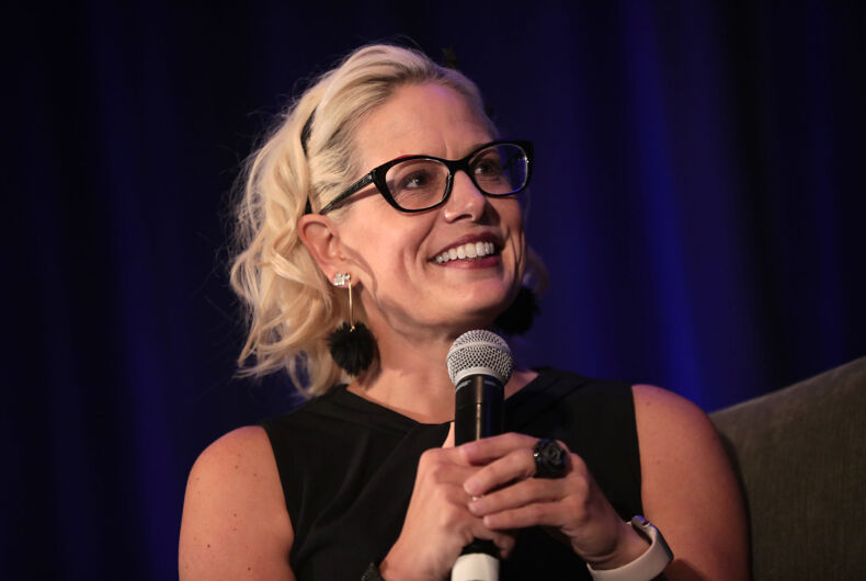 Le sénateur américain Kyrsten Sinema s'adressant aux participants lors de la mise à jour 2019 de Capitol Hill organisée par la Chambre de commerce et d'industrie de l'Arizona à l'Arizona Biltmore Resort à Phoenix, Arizona.