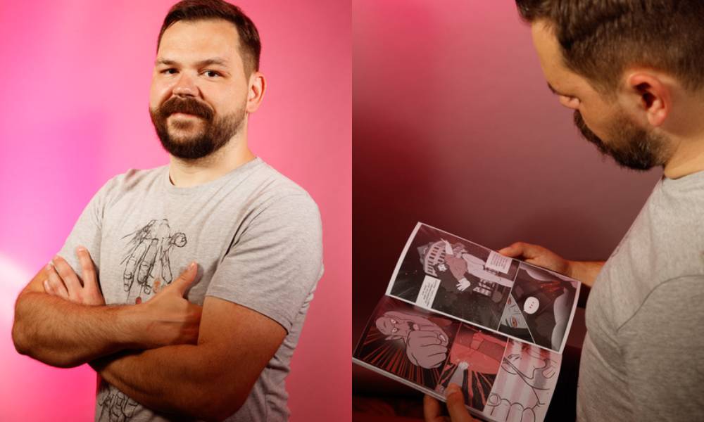 Photo de Łukasz Majcher avec les bras croisés devant un fond rose et une autre image de lui lisant la bande dessinée Power Bear
