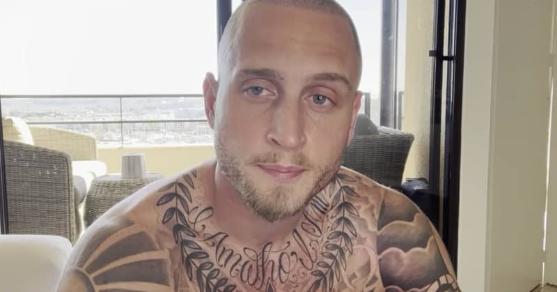 Le fils de Tom Hanks, Chet, s’est moqué impitoyablement de s’être plaint de ne pas avoir de « modèle masculin fort » quand il grandissait