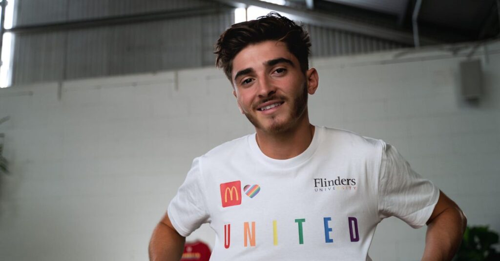 Le premier Pride Game de la ligue de football montre le pouvoir des athlètes homosexuels qui sortent