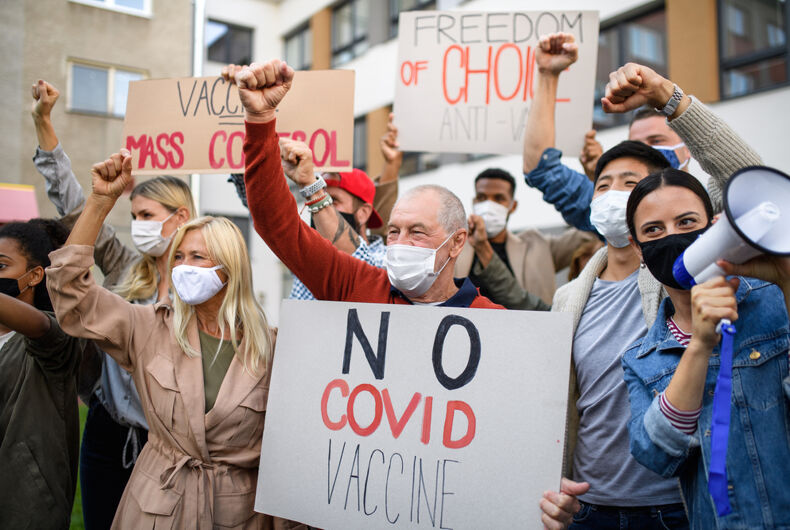 Des manifestants anti-vaccins
